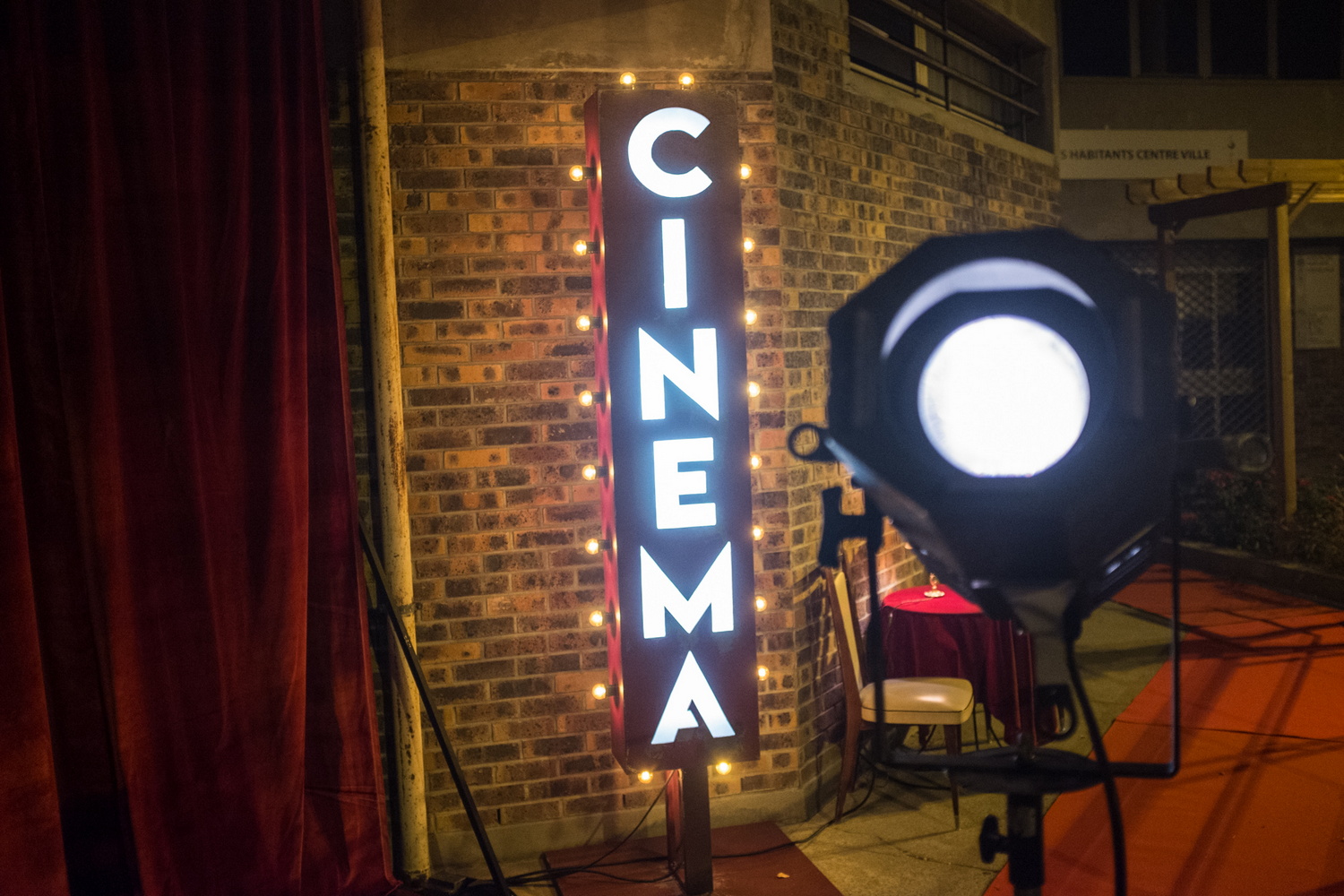 A-bientot-jespere-fest-le-monde-au-coin-de-la-rue